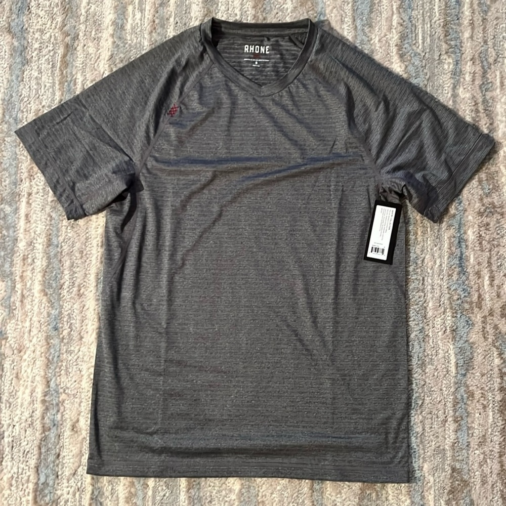 Men’s small Rhône Sentry gym shirt workout gray new with tags